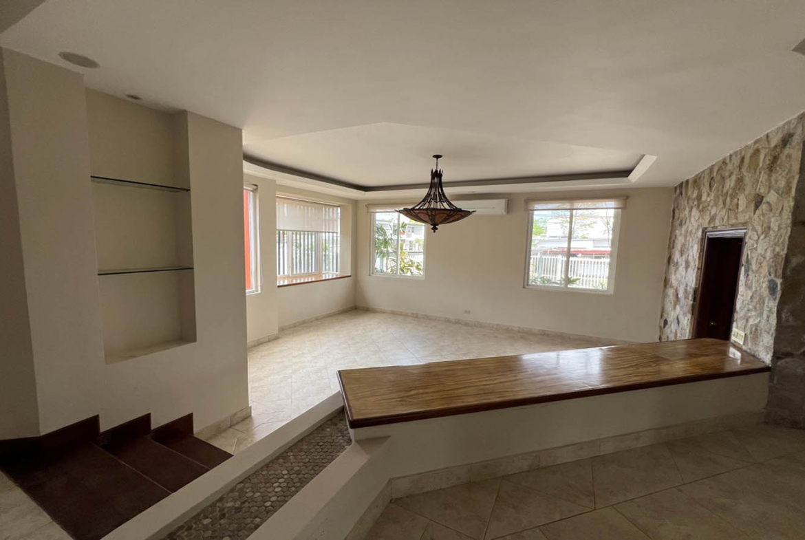 House for Sale Loma Alegre Panama Living space