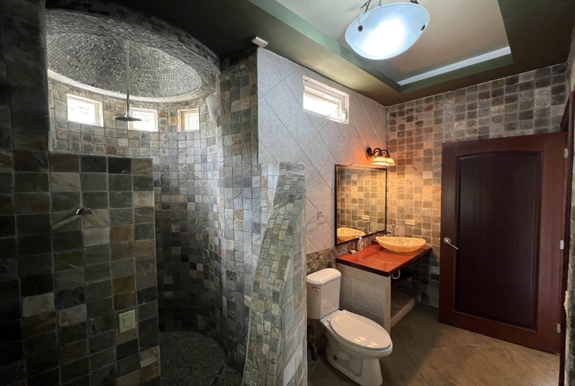 House for Sale Loma Alegre Panama Luxury Bathroom