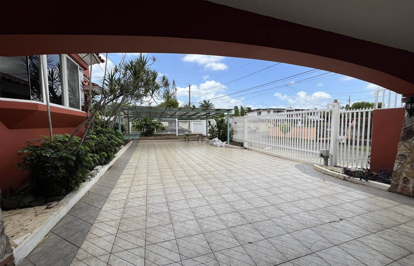 House for Sale Loma Alegre Panama Parking Spaces