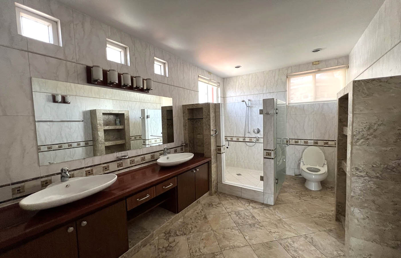 House for Sale Loma Alegre Panama Spacious Bathroom