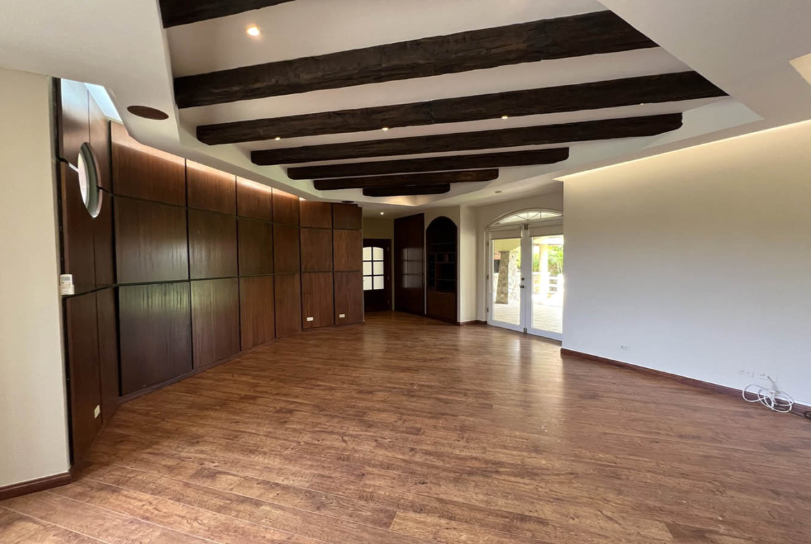 House for Sale Loma Alegre Panama Spacious Hall