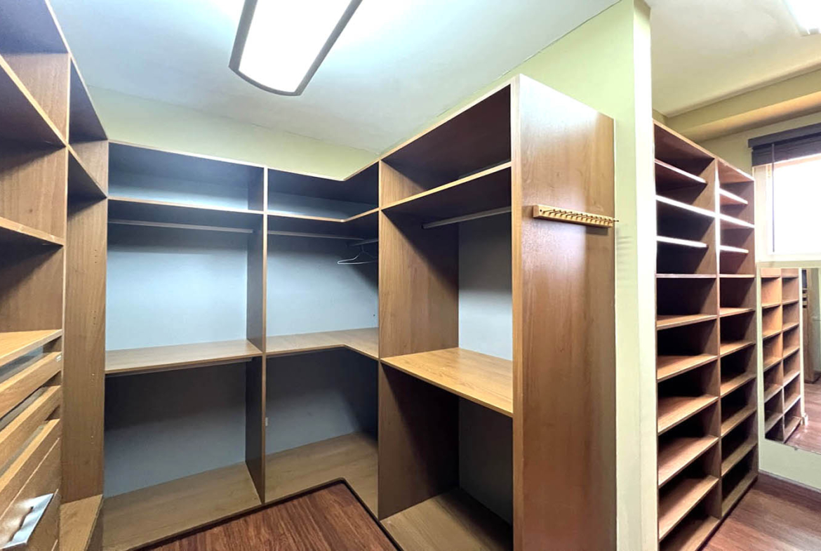 House for Sale Loma Alegre Panama Spacious Storage