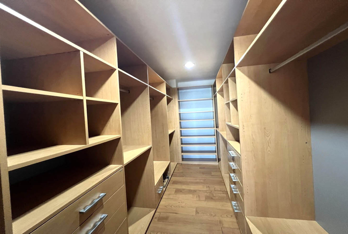 House for Sale Loma Alegre Panama Storage