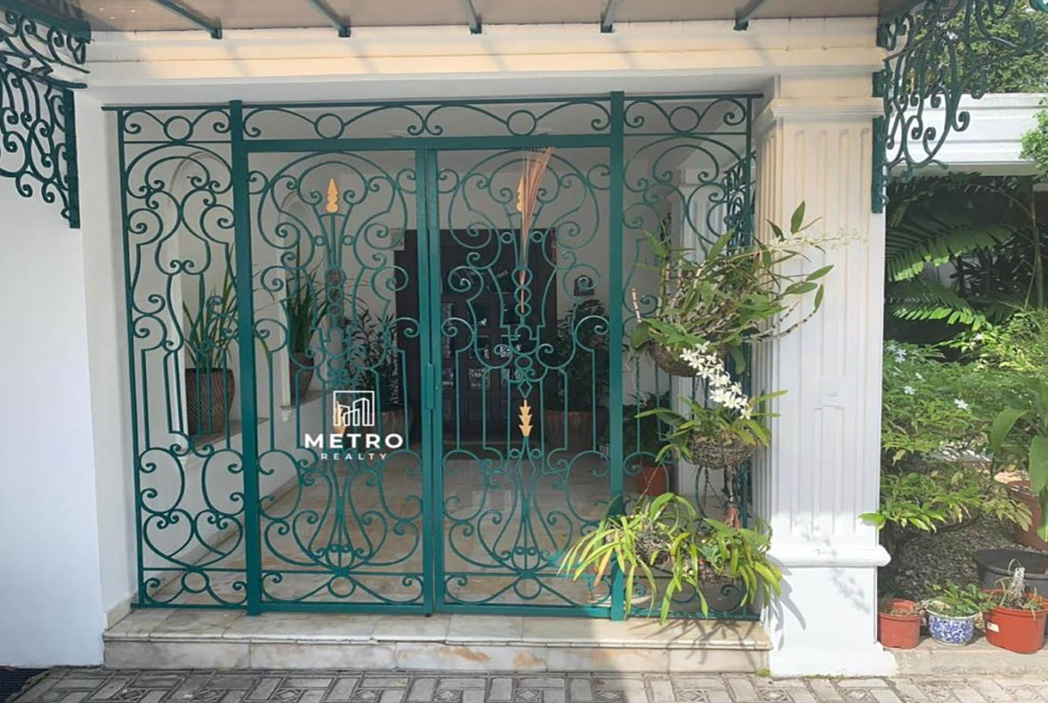 House for Sale in Altos del Golf Panama Door