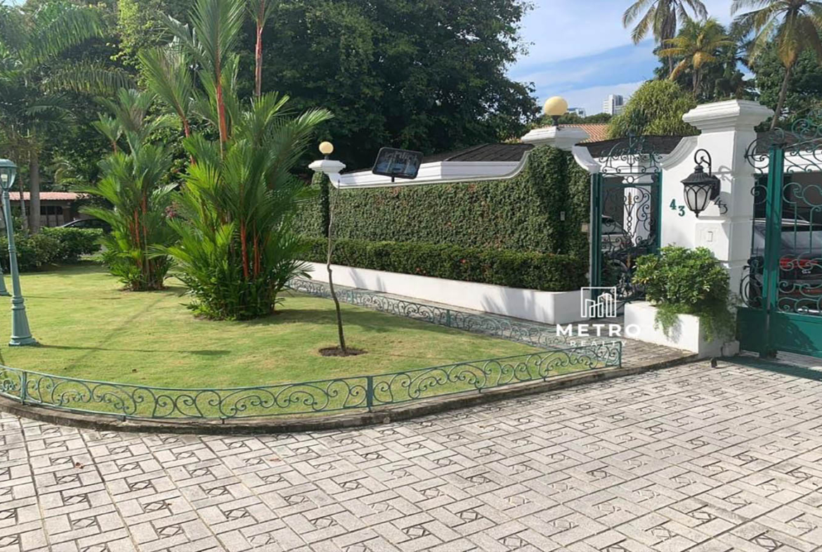 House for Sale in Altos del Golf Panama Entrance