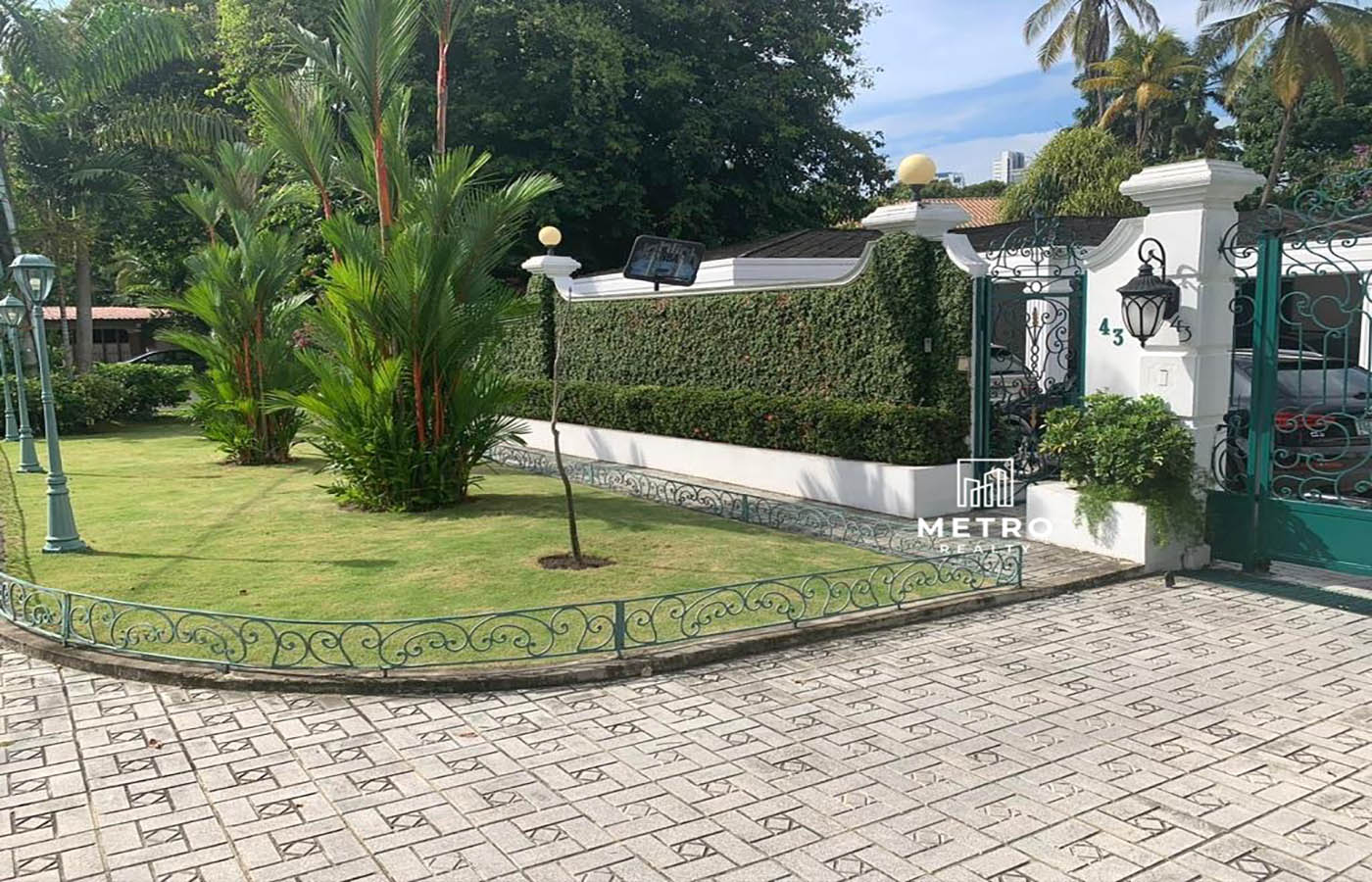 House for Sale in Altos del Golf Panama Entrance