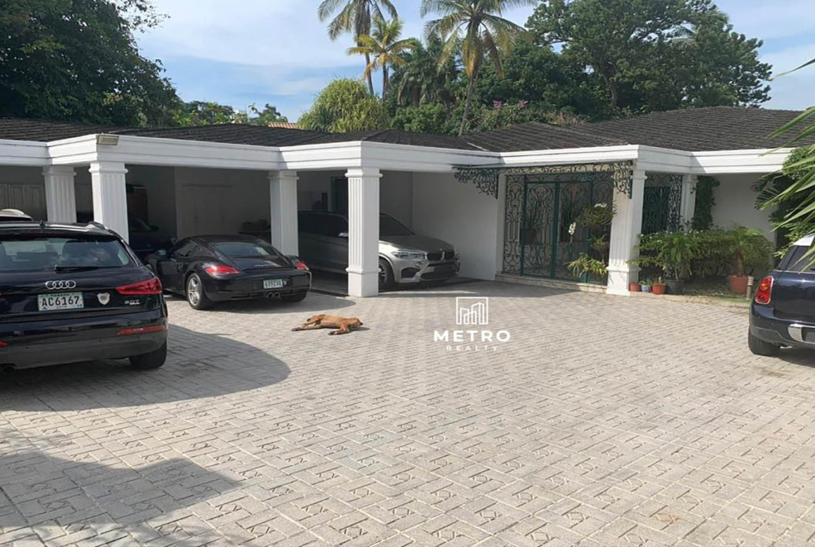 House for Sale in Altos del Golf Panama Parking