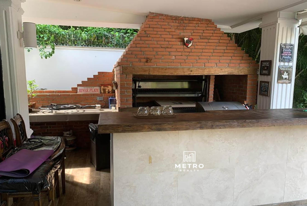 House for Sale in Altos del Golf Panama Stove