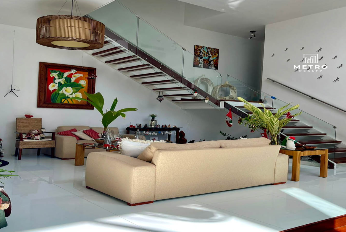 Altos del Golf For Rent Living Room