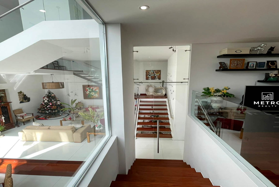 Altos del Golf For Rent Stairs