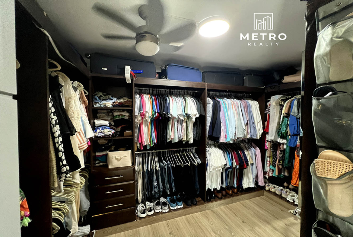 Coco del Mar Panama Condo for Sale Large Closet