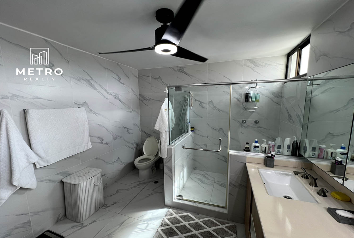 Coco del Mar Panama Condo for Sale Main Bathroom