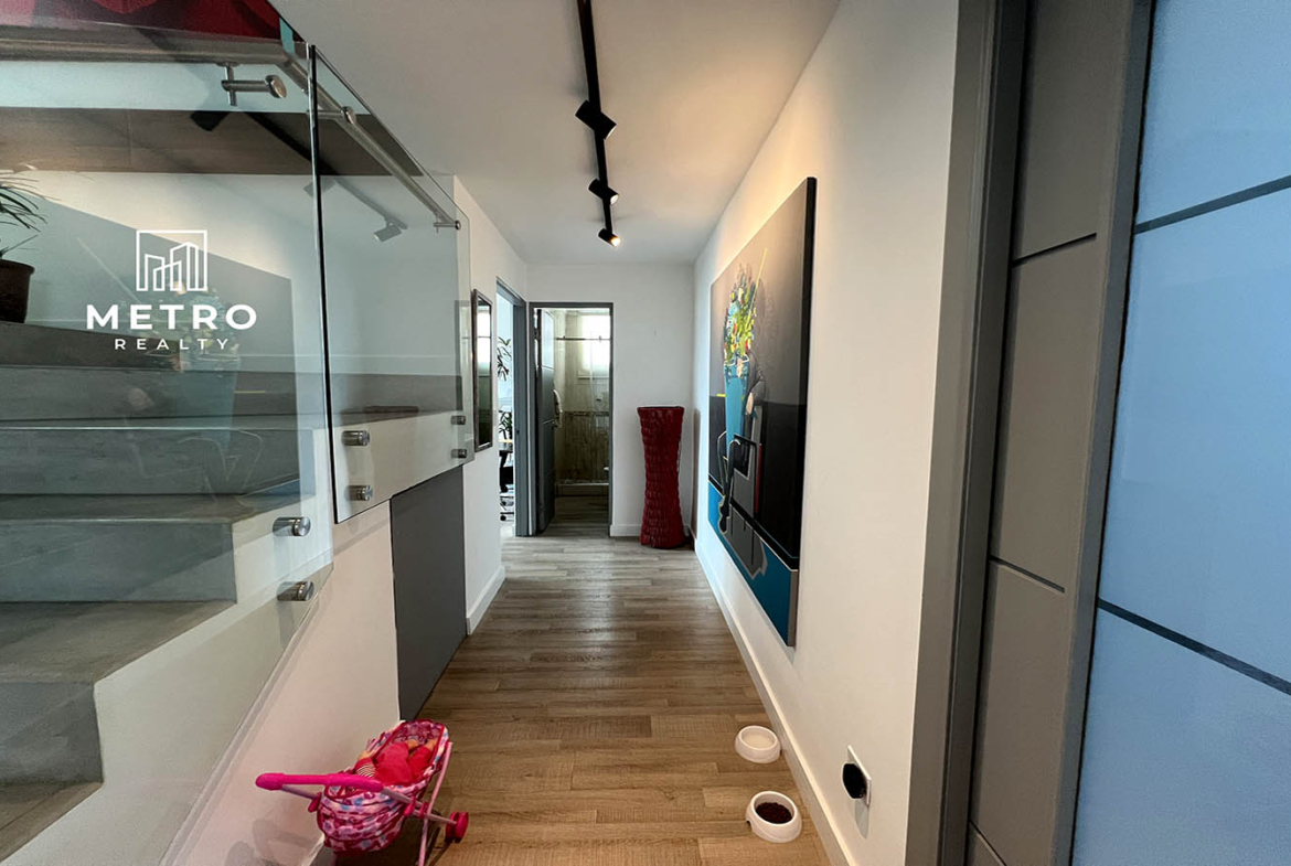 Coco del Mar Panama Condo for Sale Stairs