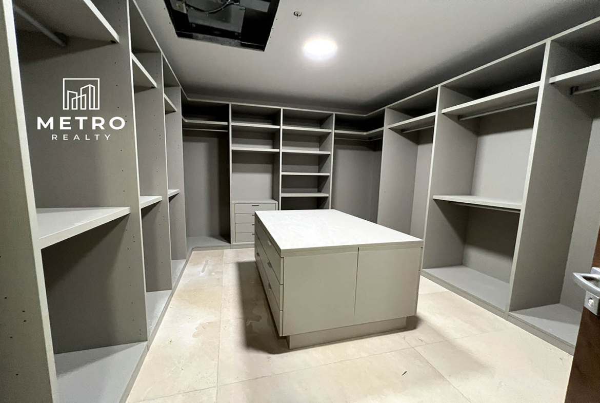 Santa Maria Panama Ph Azalea Big Closet