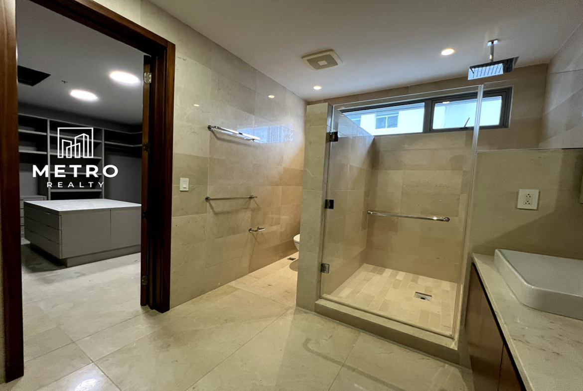 Santa Maria Panama Ph Azalea Elegant Bathroom