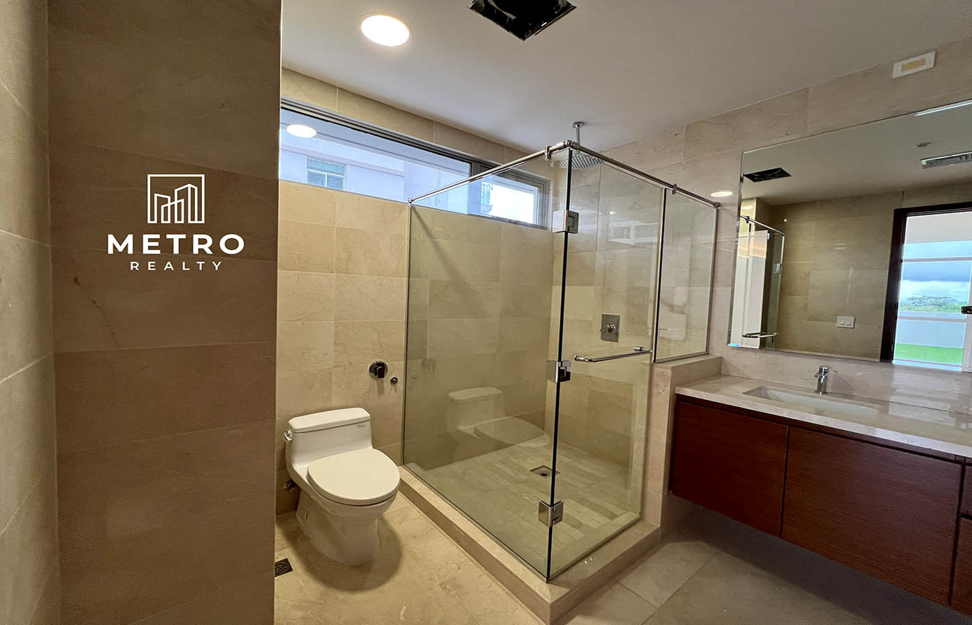 Santa Maria Panama Ph Azalea Main Bathroom