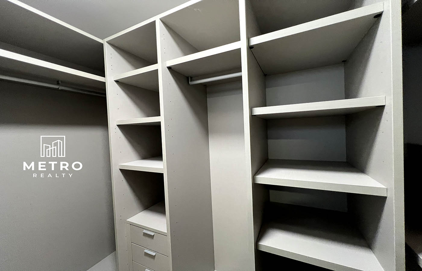 Santa Maria Panama Ph Azalea Modern Closet