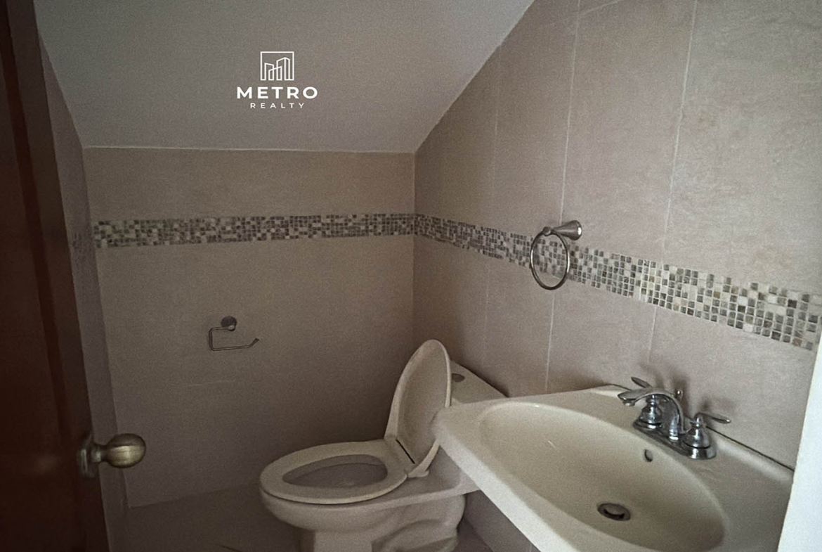 Senderos camino de cruces panama Bathroom