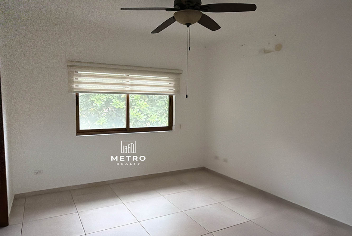 Senderos camino de cruces panama Bedroom