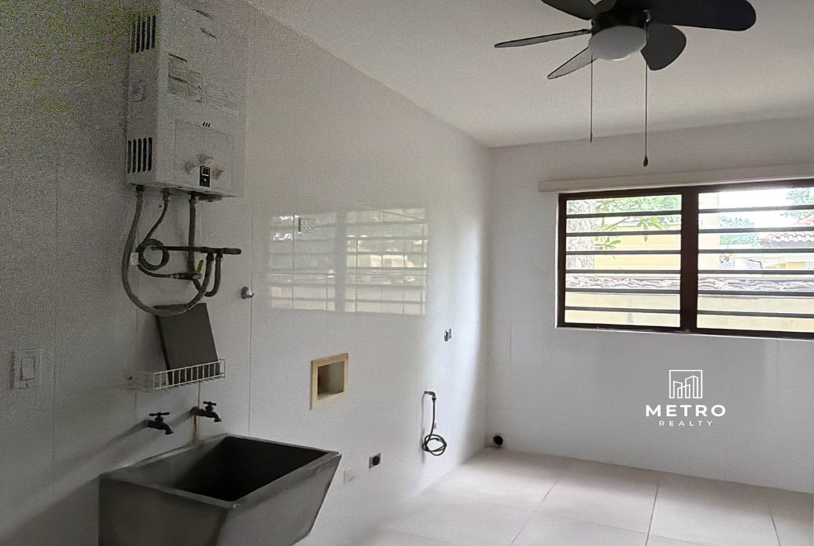 Senderos camino de cruces panama Cleaning Room