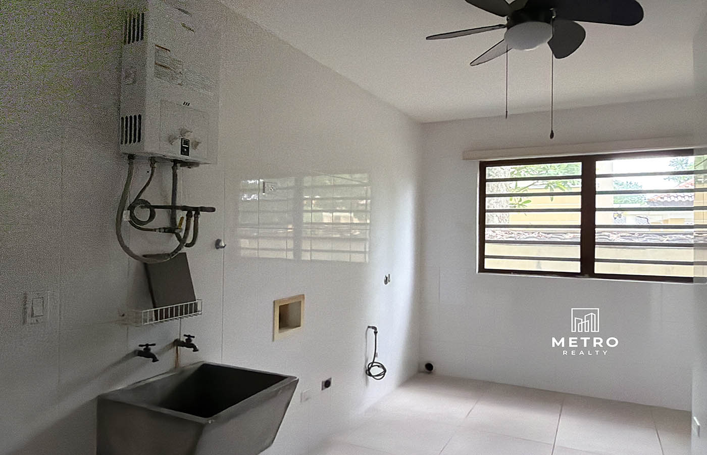 Senderos camino de cruces panama Cleaning Room