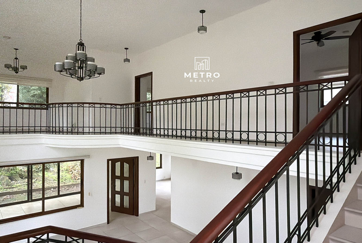 Senderos camino de cruces panama Elegant Hall