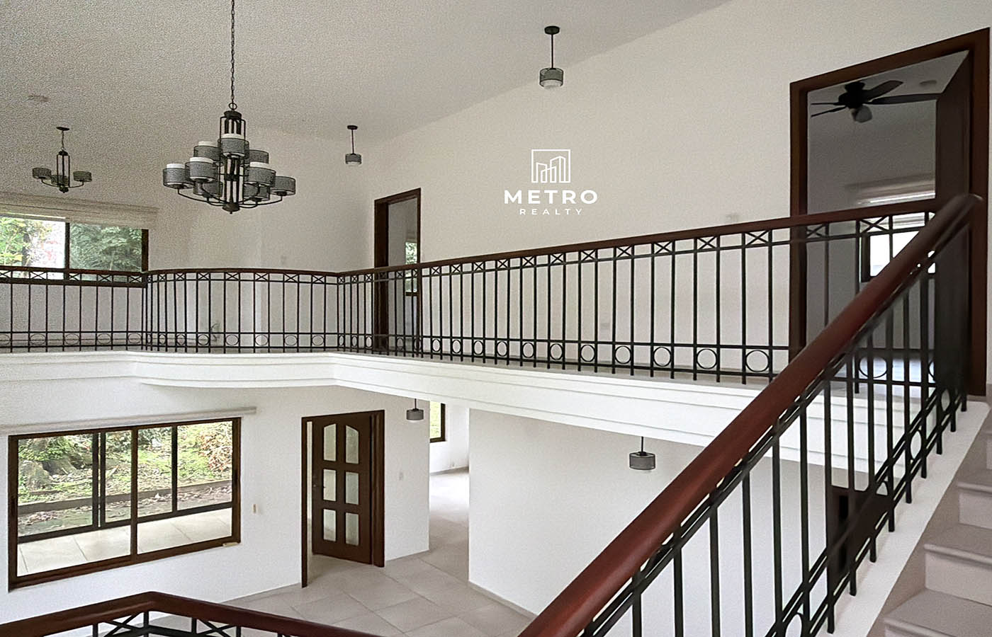 Senderos camino de cruces panama Elegant Hall