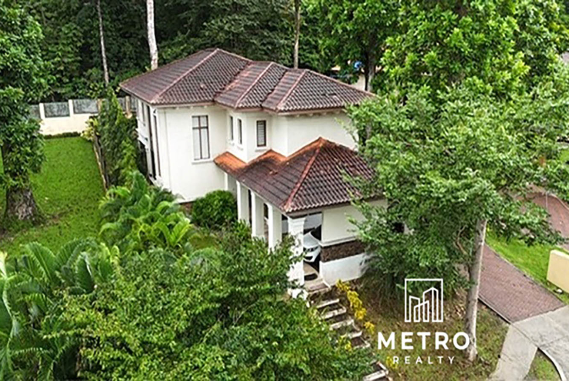 Senderos camino de cruces panama Elegant House