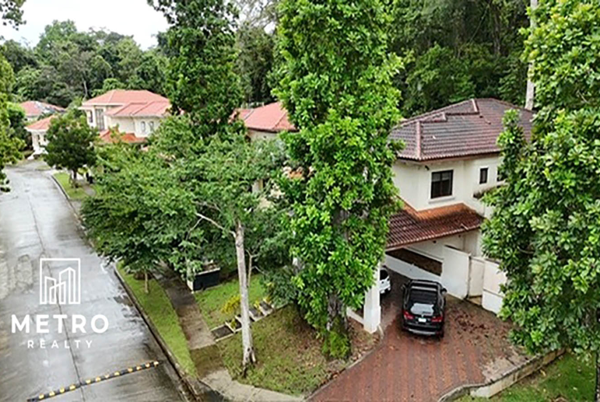 Senderos camino de cruces panama Fancy House