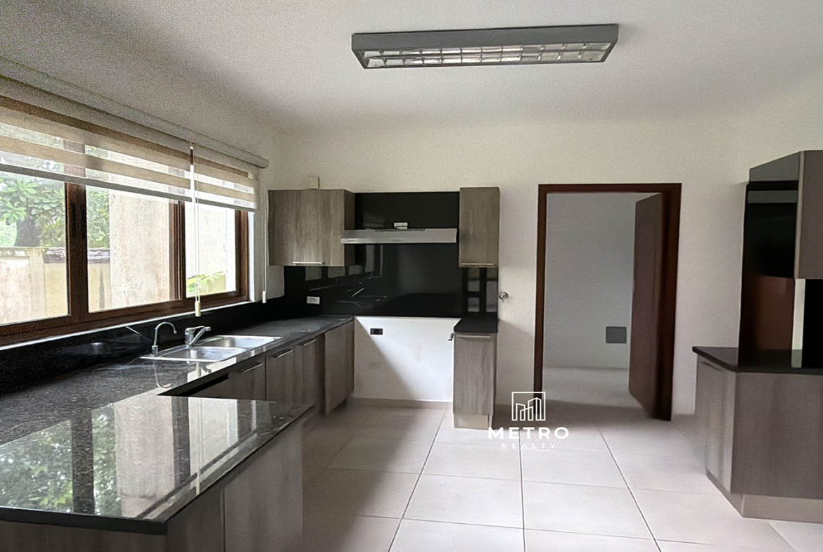 Senderos camino de cruces panama Fancy Kitchen