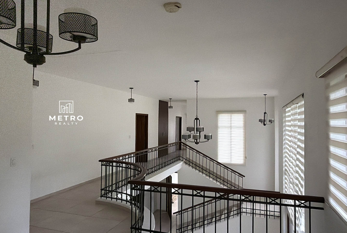 Senderos camino de cruces panama Hall