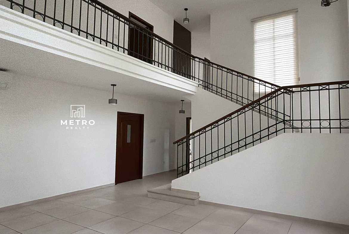 Senderos camino de cruces panama Living Room