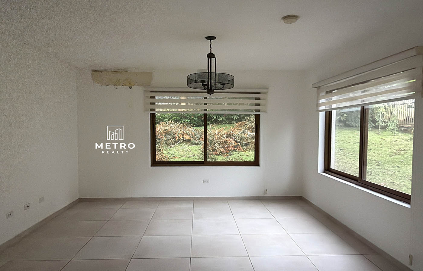 Senderos camino de cruces panama Master Bedroom