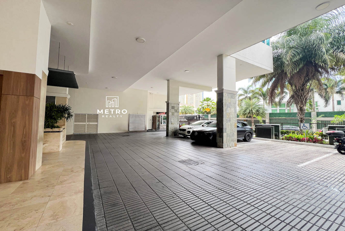 blue bahia panama Entrance