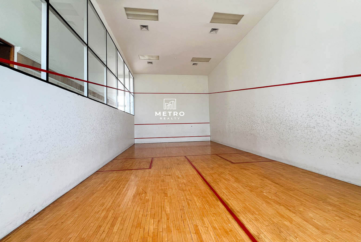 blue bahia panama Squash Court