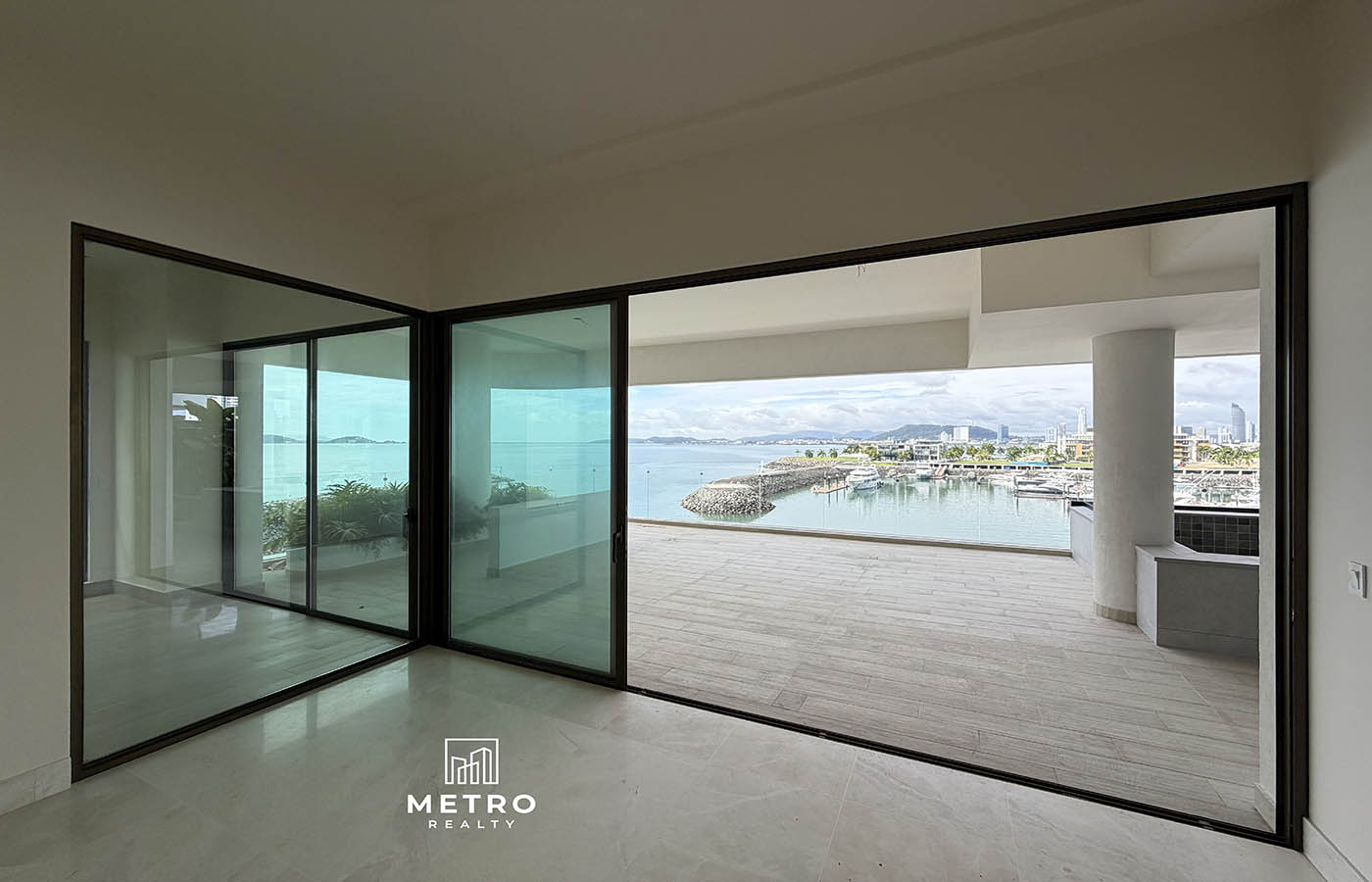 ocean reef panama city Living room with view