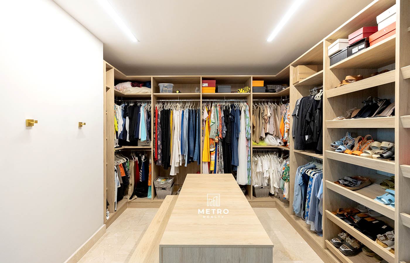 Altos del golf Ph Pradera Main Closet Altos del golf Ph Pradera Main Closet