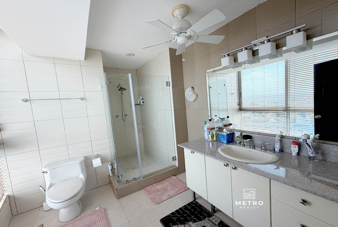 Coronado Bay Spacious Bathroom