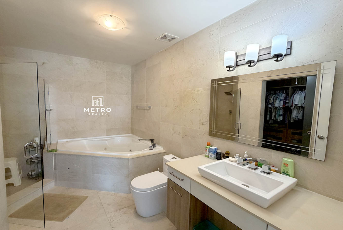 Veracruz PH Casa Bonita Oceanfront Bathroom