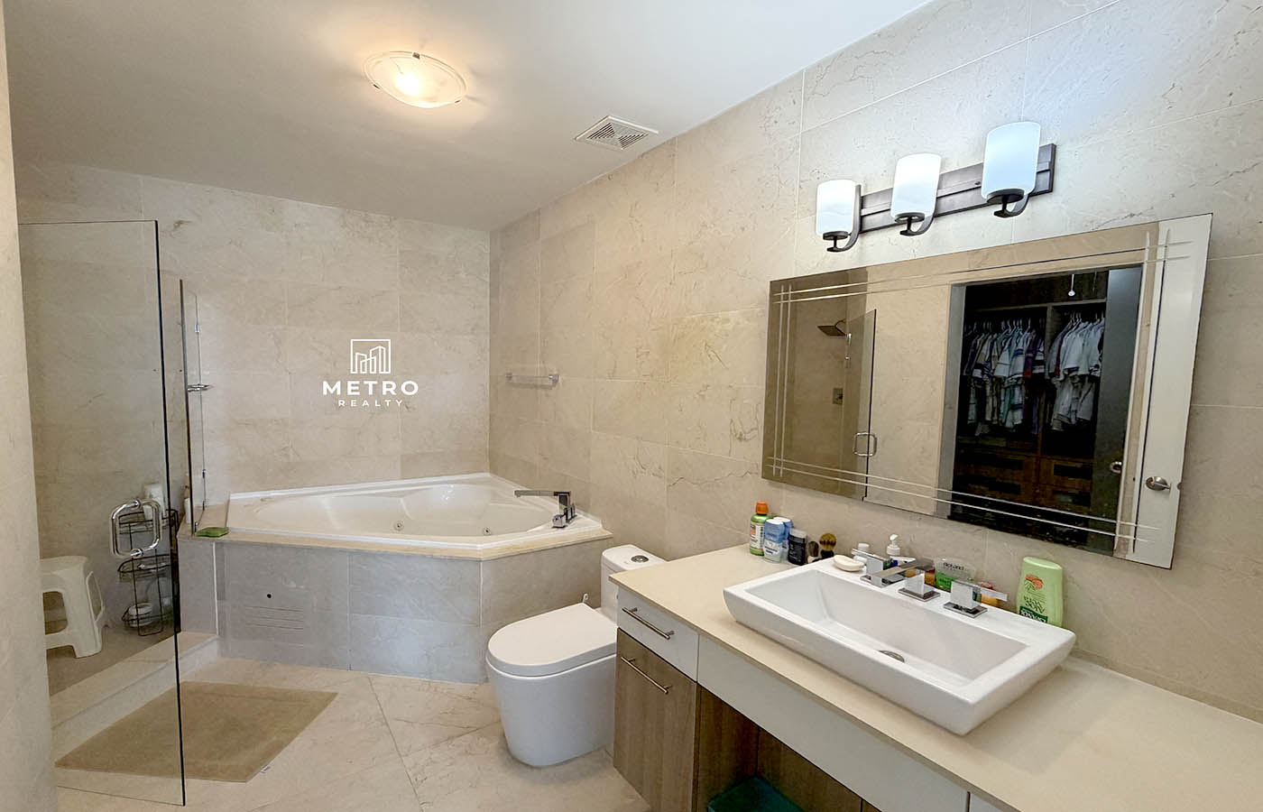 Veracruz PH Casa Bonita Oceanfront Bathroom