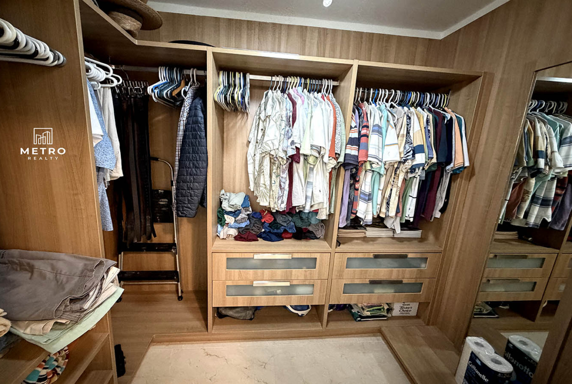 Veracruz PH Casa Bonita Oceanfront Closet